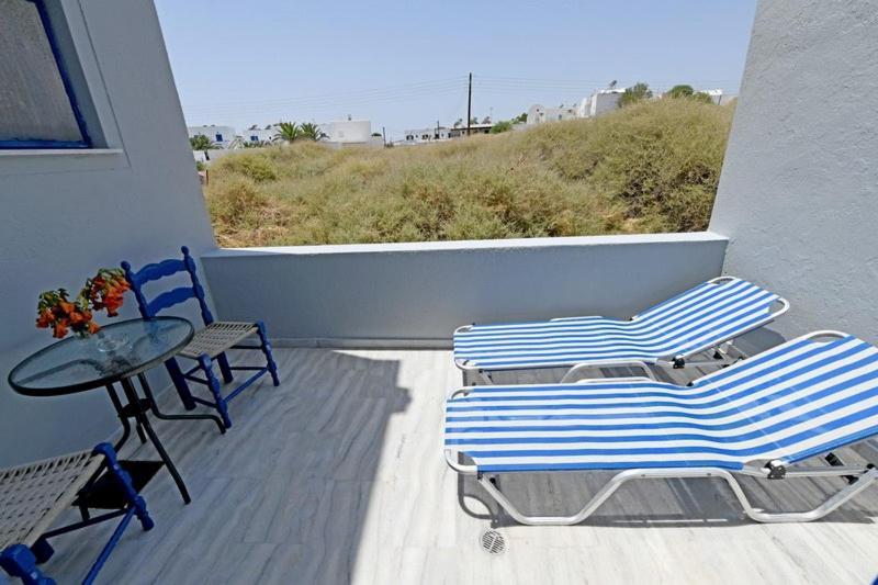 Lunar Santorini Hotel Perissa  Bagian luar foto