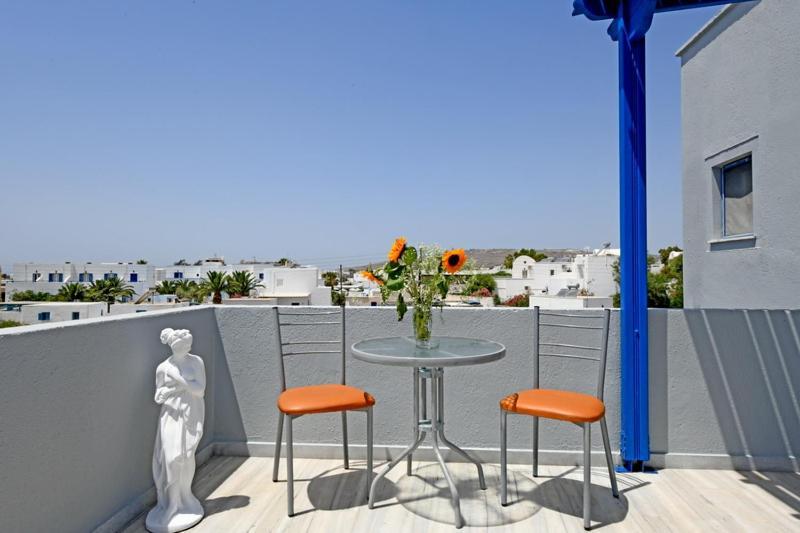 Lunar Santorini Hotel Perissa  Bagian luar foto