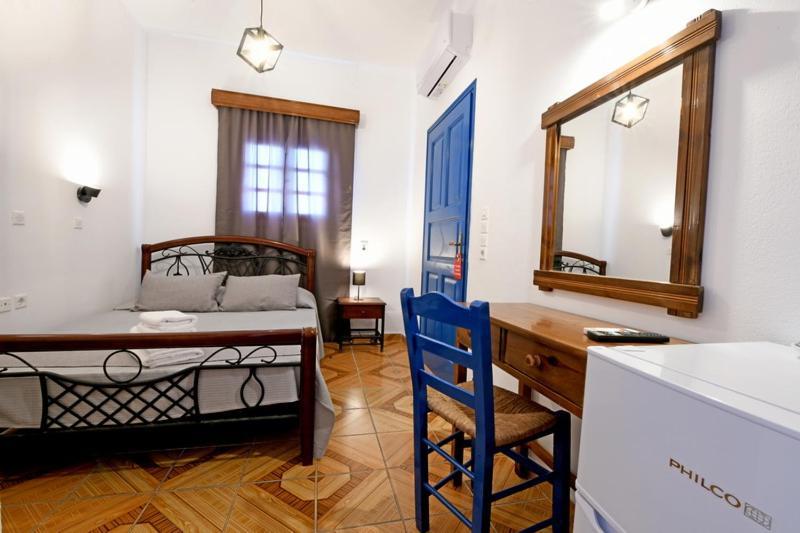 Lunar Santorini Hotel Perissa  Bagian luar foto